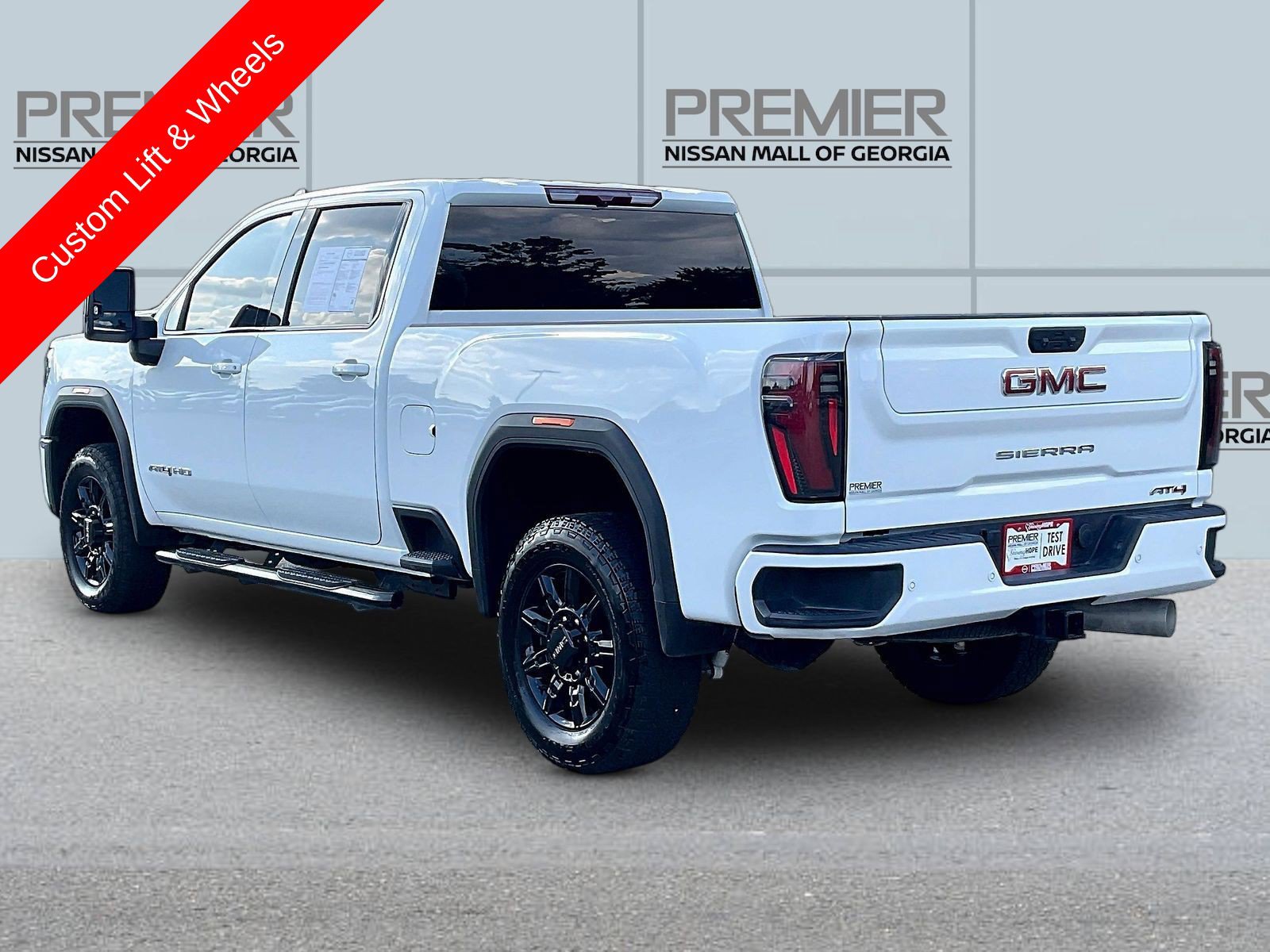 Used 2025 GMC Sierra 2500 AT4 AWD/4WD image 5