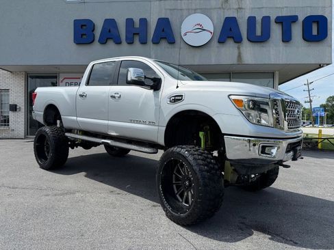 Used 2017 Nissan Titan SL image 13