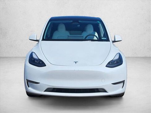 Used 2024 Tesla Model Y Long Range AWD/4WD image 2