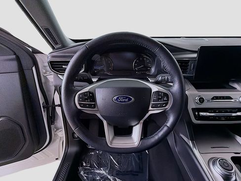 Used 2023 Ford Explorer XLT w/ Equipment Group 202A AWD/4WD image 37