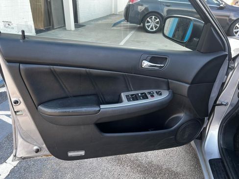 Used 2004 Honda Accord EX image 9