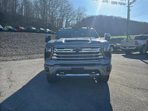 Used 2024 Chevrolet Silverado 2500 High Country w/ Technology Package AWD/4WD image 2