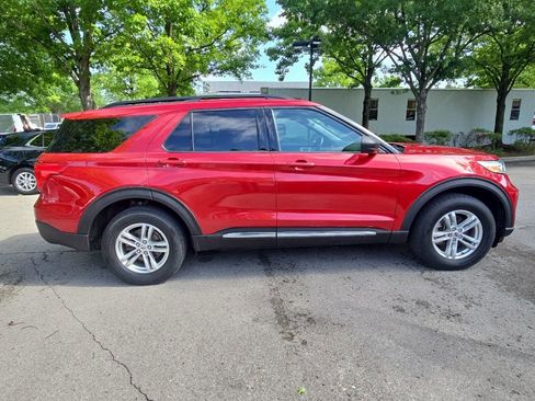 Used 2020 Ford Explorer XLT w/ Equipment Group 202A AWD/4WD image 9