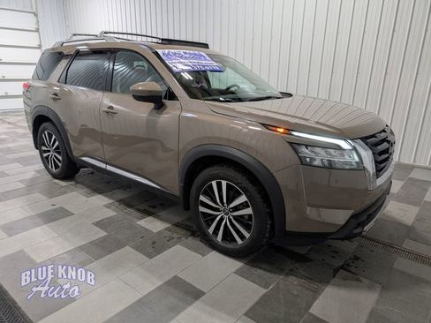 Used 2023 Nissan Pathfinder Platinum w/ Cargo Package AWD/4WD image 5
