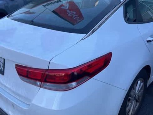 Used 2018 Kia Optima LX image 24