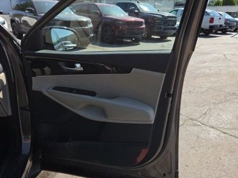 Used 2019 Kia Sorento EX FWD image 2