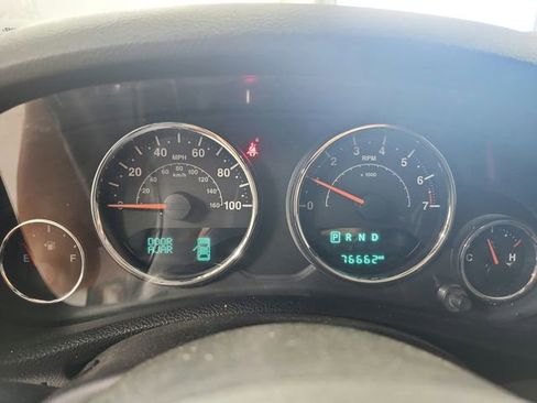 Used 2015 Jeep Wrangler Unlimited Rubicon w/ Connectivity Group image 9