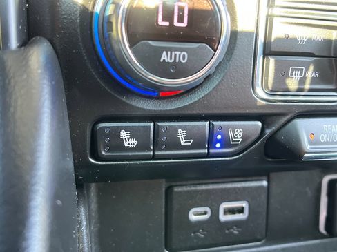 Used 2021 Chevrolet Tahoe Premier AWD/4WD image 31