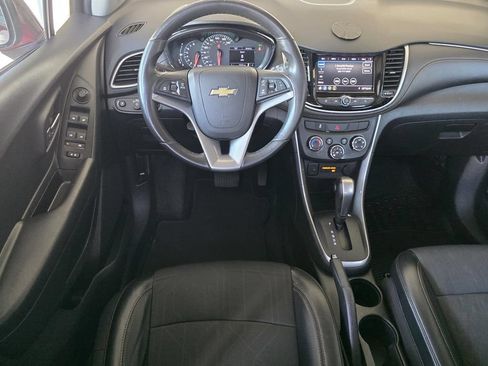 Used 2021 Chevrolet Trax LT w/ LT Convenience Package FWD image 11