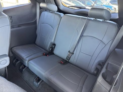 Used 2022 Buick Enclave Premium image 24