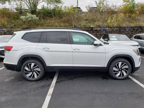 New 2026 Volkswagen Atlas SE image 2