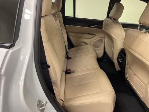 Used 2024 Jeep Grand Cherokee Limited image 21