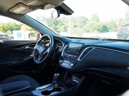 Used 2020 Chevrolet Malibu LT FWD image 14