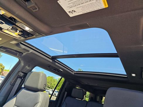 New 2026 Chevrolet Suburban Z71 w/ Comfort Package AWD/4WD image 24