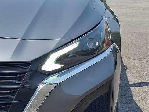 Used 2023 Nissan Altima 2.5 SV FWD image 12
