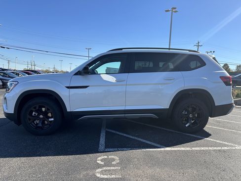 New 2026 Volkswagen Atlas Peak Edition image 4