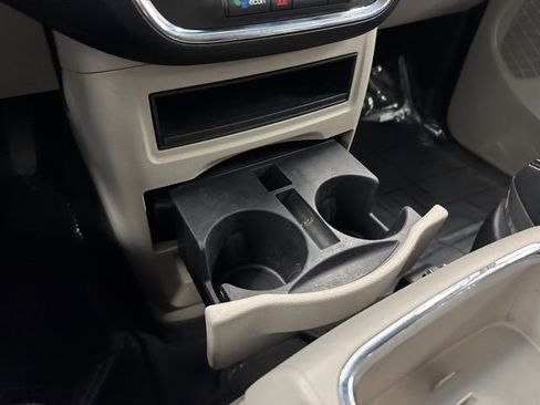 Used 2013 Chrysler Town & Country Touring image 44