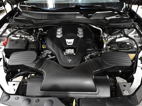 Used 2016 Maserati Ghibli image 48