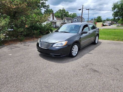 Used 2012 Chrysler 200 Touring FWD image 2