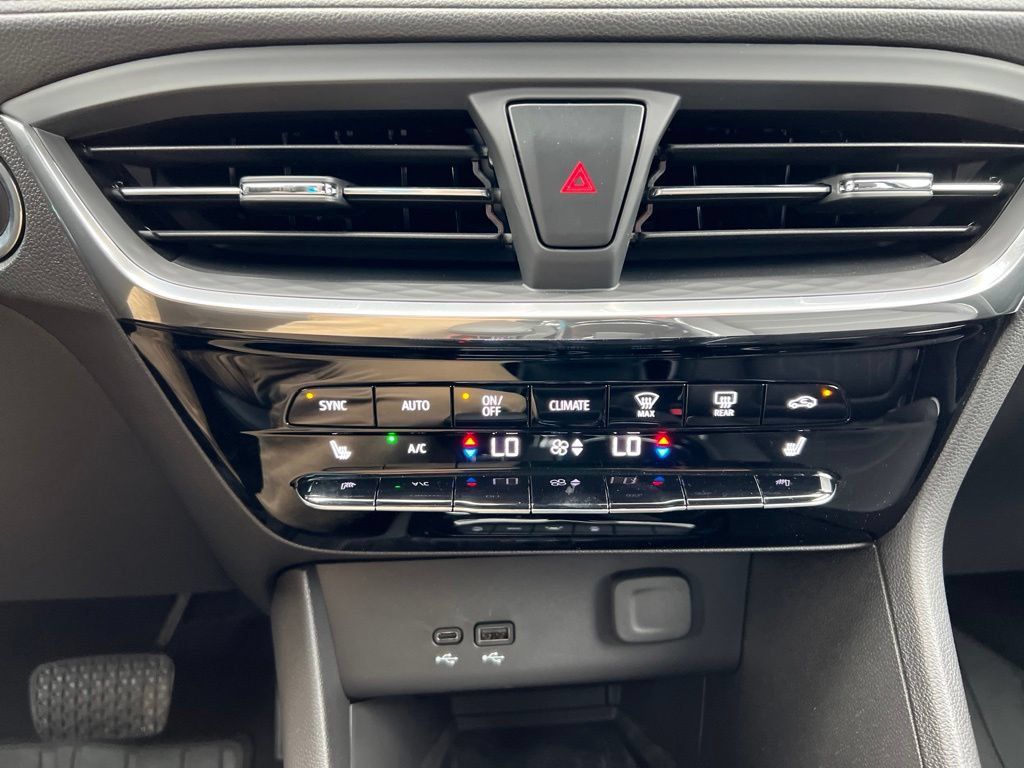 Used 2026 Buick Encore GX Avenir w/ Avenir Technology Package AWD/4WD image 19
