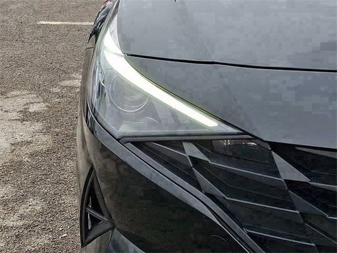 Used 2023 Hyundai Elantra SEL w/ Convenience Package image 9