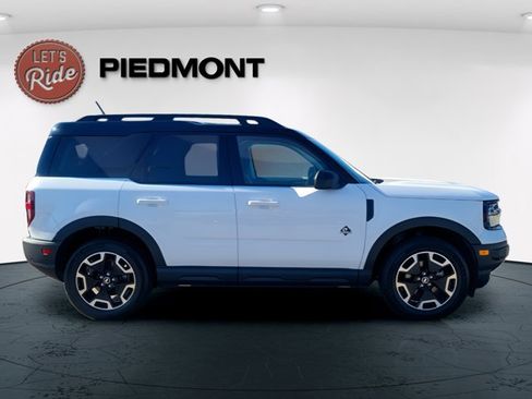 Used 2023 Ford Bronco Sport Outer Banks w/ Tech Package image 5