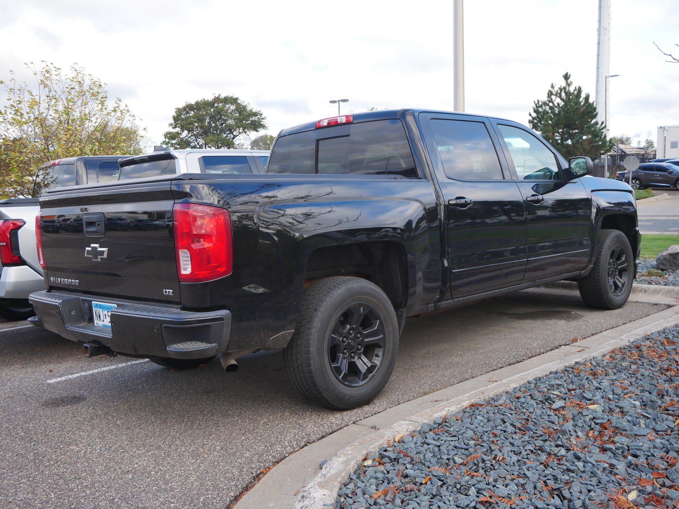 Used 2016 Chevrolet Silverado 1500 LTZ Z71 w/ LTZ Plus Package AWD/4WD image 6