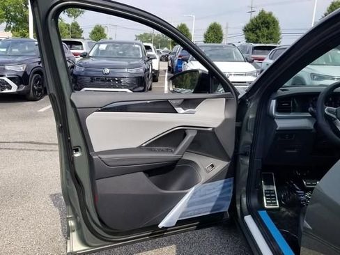 New 2026 Volkswagen Tiguan SE R-Line AWD/4WD image 5