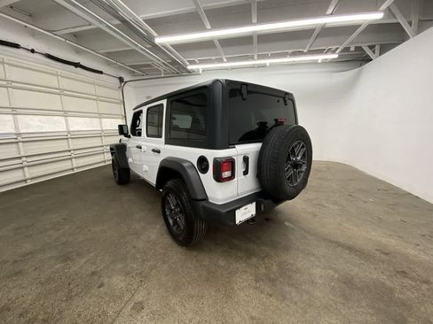 Used 2025 Jeep Wrangler Unlimited Sport AWD/4WD image 4