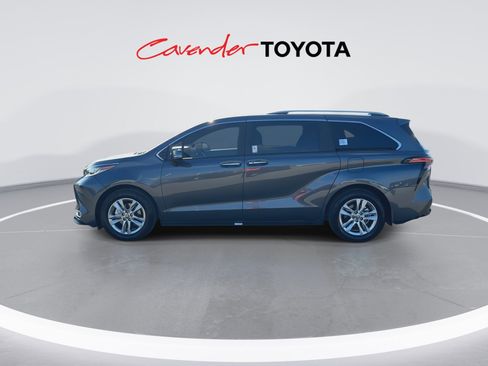 Certified 2025 Toyota Sienna Limited image 5