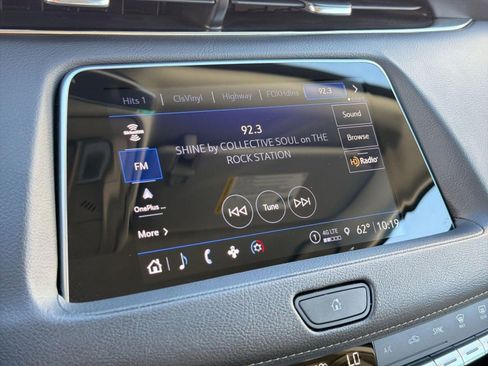 Used 2023 Cadillac XT4 Luxury w/ Cold Weather Package image 23