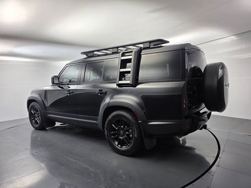 Used 2023 Land Rover Defender 130 SE image 5