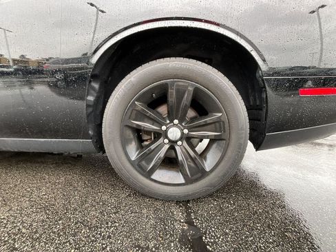 Used 2018 Dodge Challenger SXT RWD image 7