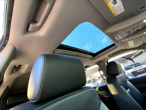 Used 2020 Chevrolet Suburban LT AWD/4WD image 14