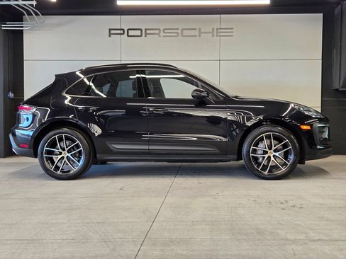 Certified 2025 Porsche Macan AWD/4WD image 29