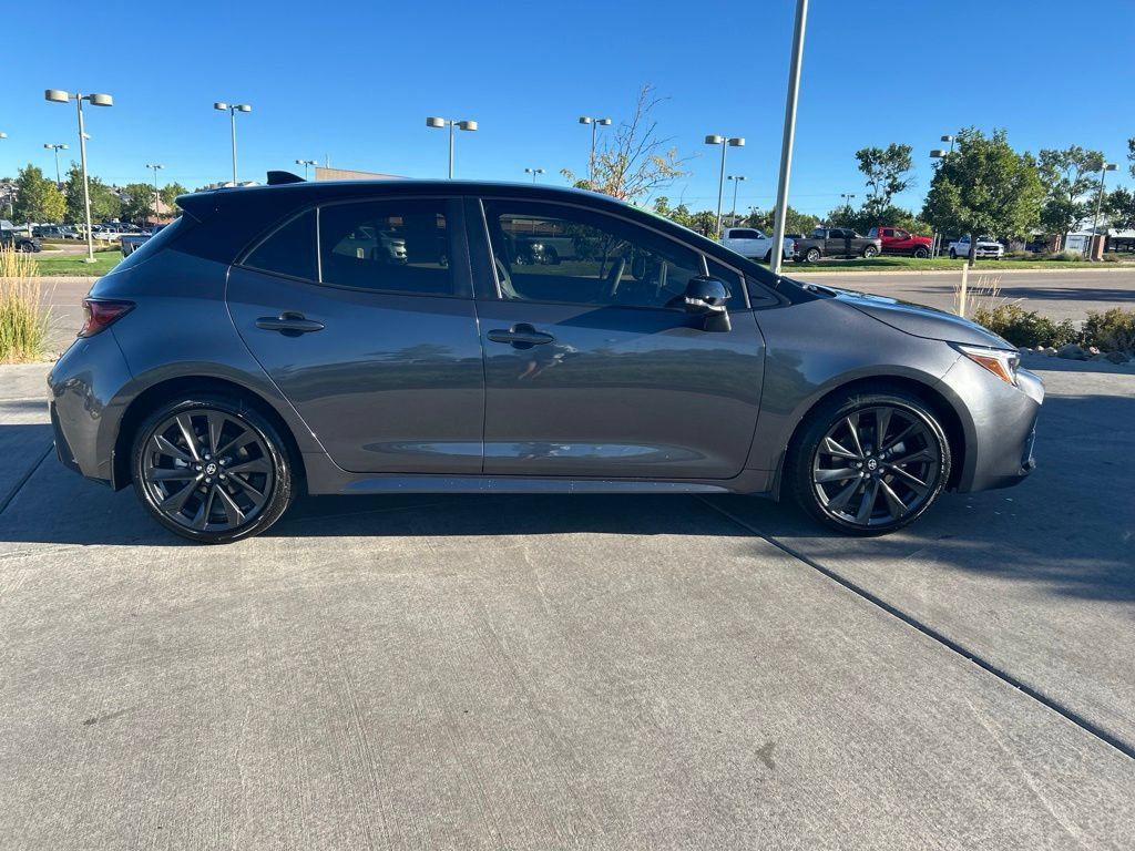 Used 2027 Toyota Corolla XSE FWD image 10