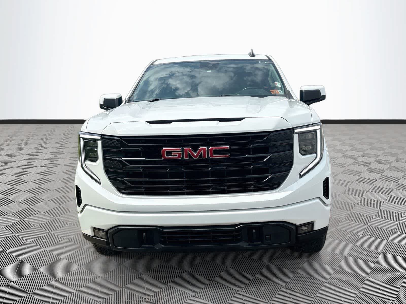 Used 2025 GMC Sierra 1500 Elevation w/ Preferred Package AWD/4WD image 2