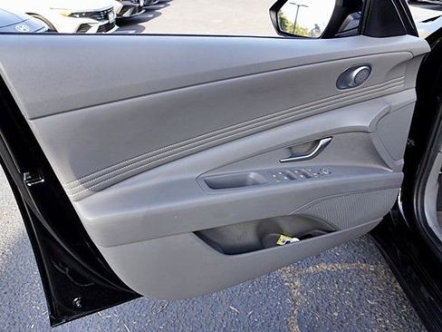 Used 2022 Hyundai Elantra SEL w/ Convenience Package FWD image 21