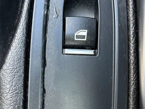 Used 2017 BMW 330i xDrive Sedan AWD/4WD image 40