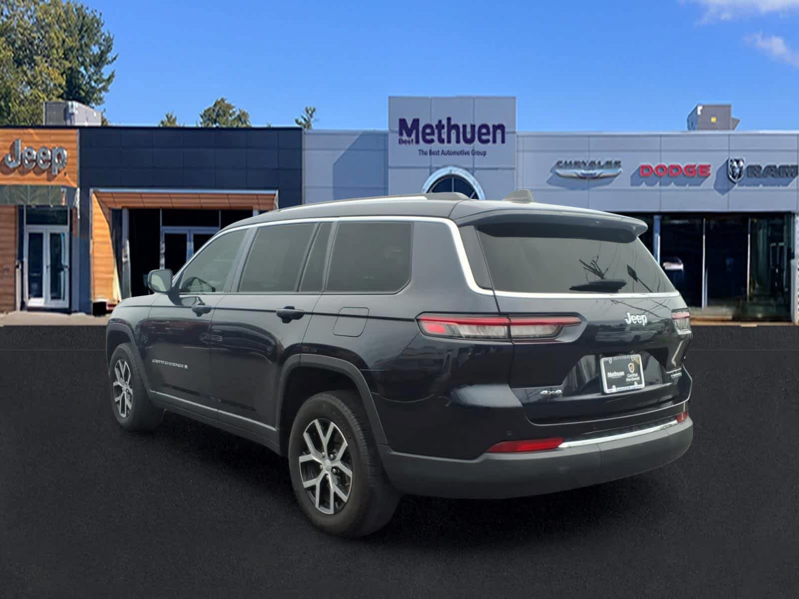 Used 2023 Jeep Grand Cherokee L Limited w/ Luxury Tech Group II AWD/4WD image 5