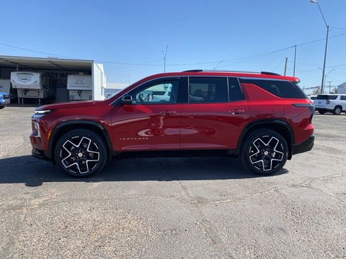 Used 2025 Chevrolet Traverse High Country w/ LPO, Floor Liner Package AWD/4WD image 3