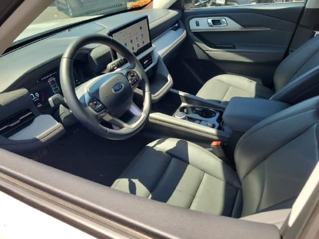Used 2026 Ford Explorer Active w/ Active Comfort Package RWD image 3