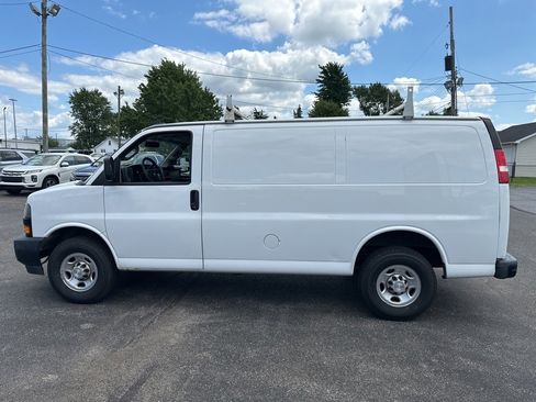 Used 2018 Chevrolet Express 2500 image 31