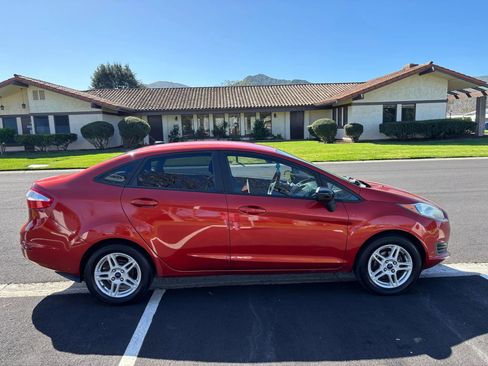 Used 2018 Ford Fiesta SE image 3