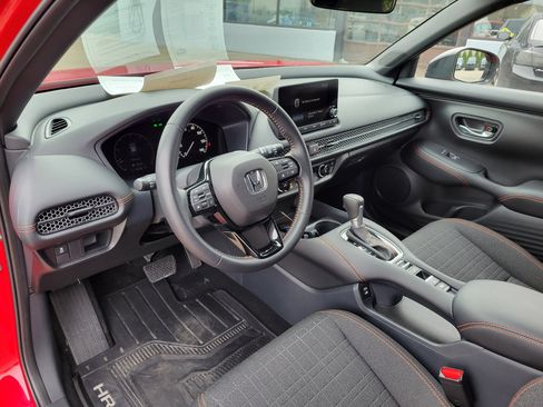 Certified 2025 Honda HR-V Sport image 17