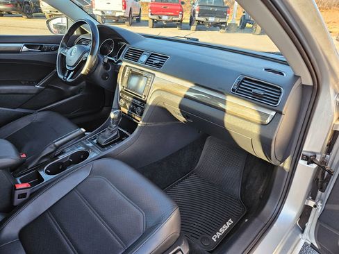 Used 2017 Volkswagen Passat 1.8T SE image 33
