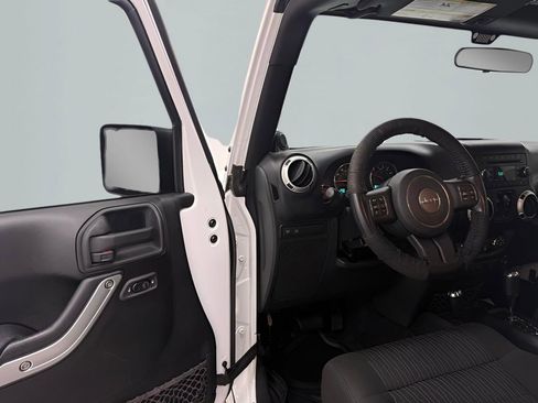Used 2012 Jeep Wrangler Unlimited Rubicon w/ Dual Top Group AWD/4WD image 9
