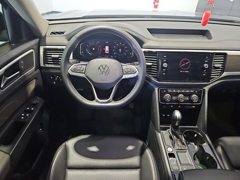 Used 2023 Volkswagen Atlas SE w/ Black Wheel Package FWD image 8
