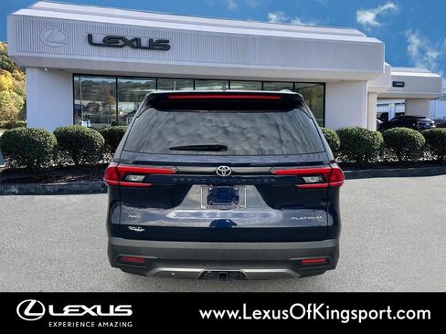 Used 2024 Toyota Grand Highlander AWD image 4