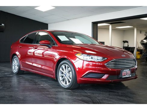 Used 2017 Ford Fusion SE w/ Fusion SE Technology Package FWD image 1